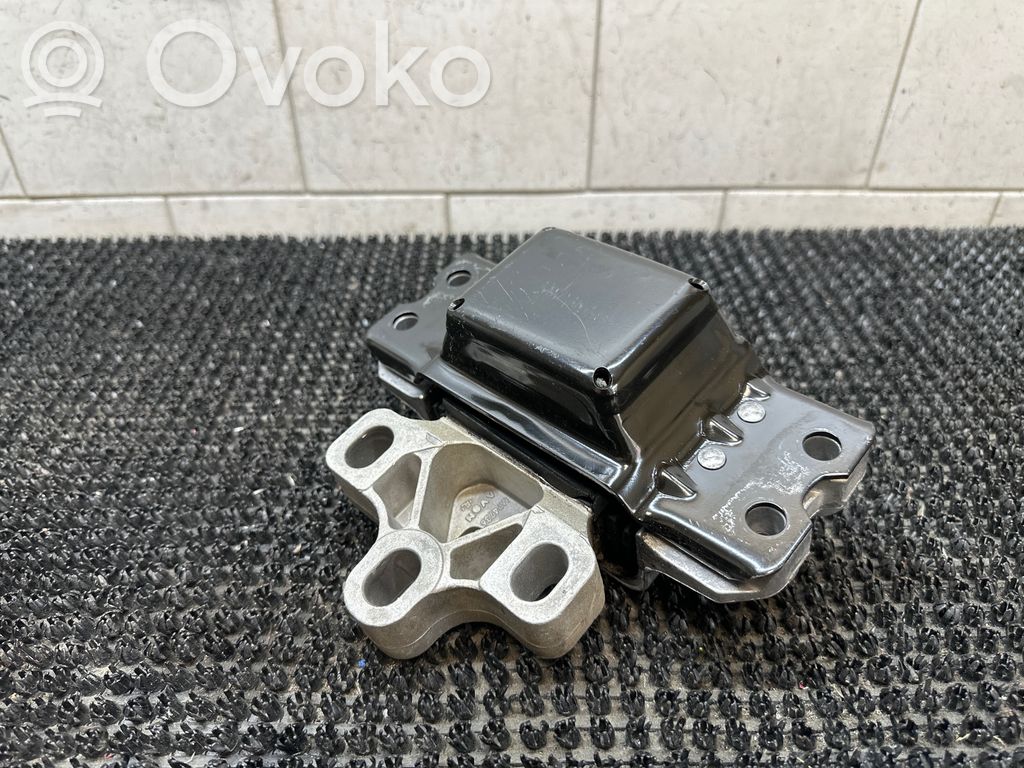 Volkswagen PASSAT CC Engine mount bracket 