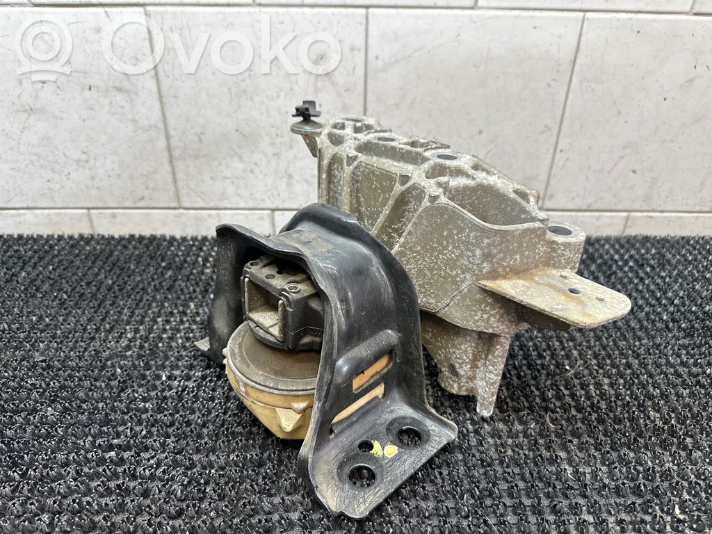 Renault Clio IV Engine mount bracket 