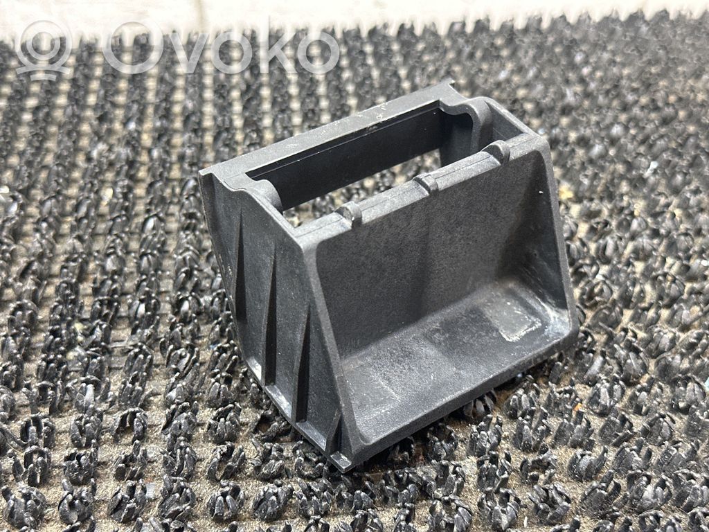 BMW X5 E70 Radiator mount bracket 