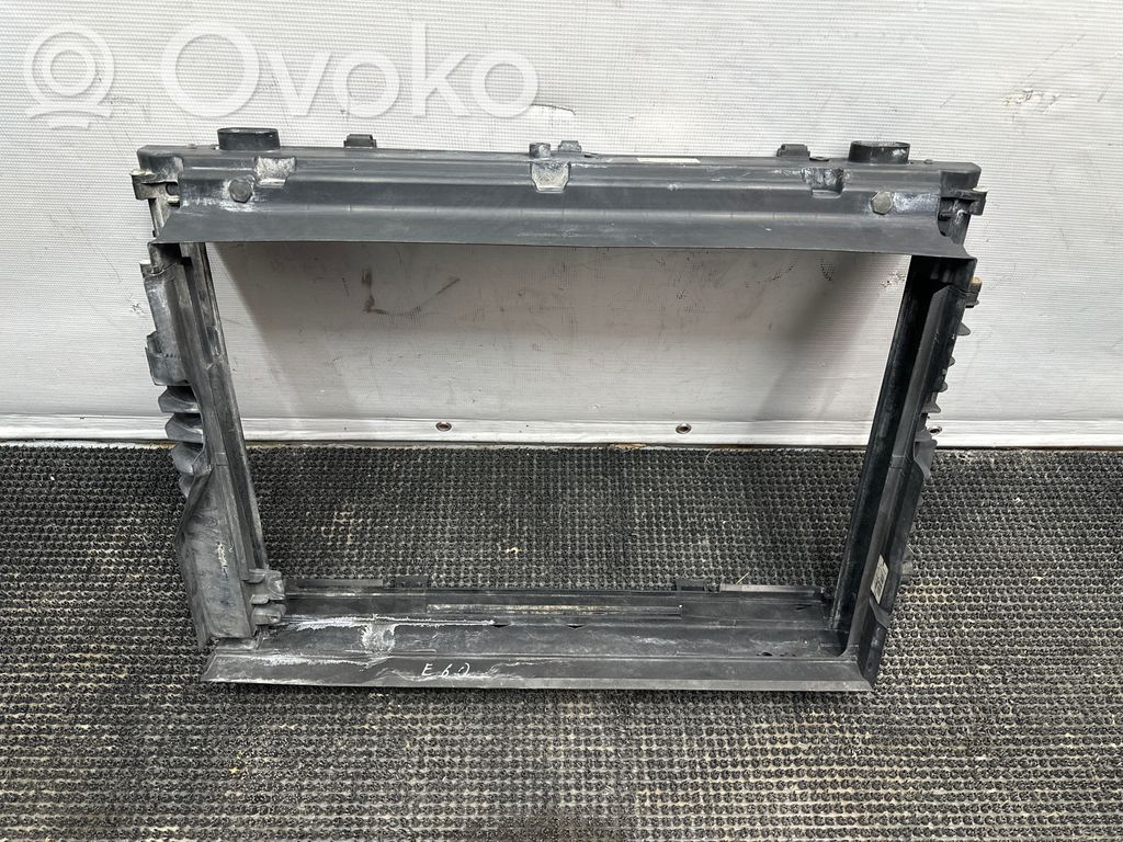 BMW 5 E60 E61 Radiatoru panelis 