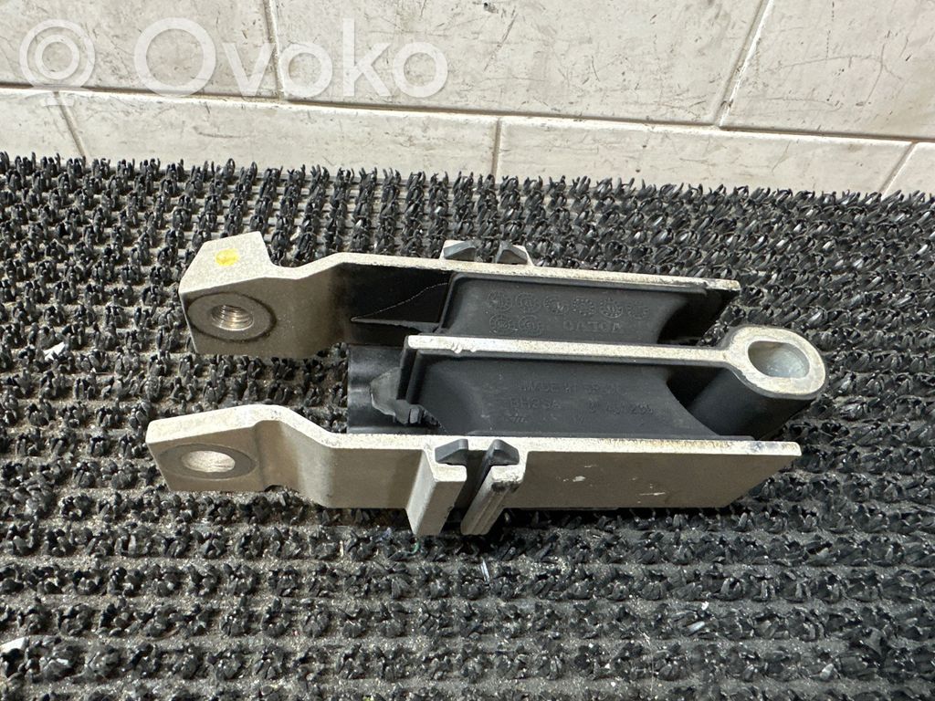 Volvo S60 Engine mount bracket 