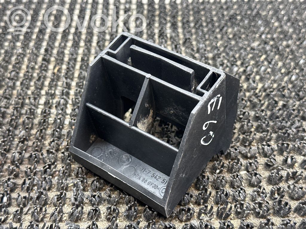 BMW 5 E60 E61 Fixation de radiateur 