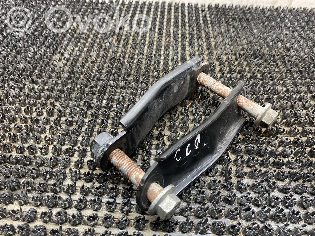 Volvo S60 Engine mounting bracket 