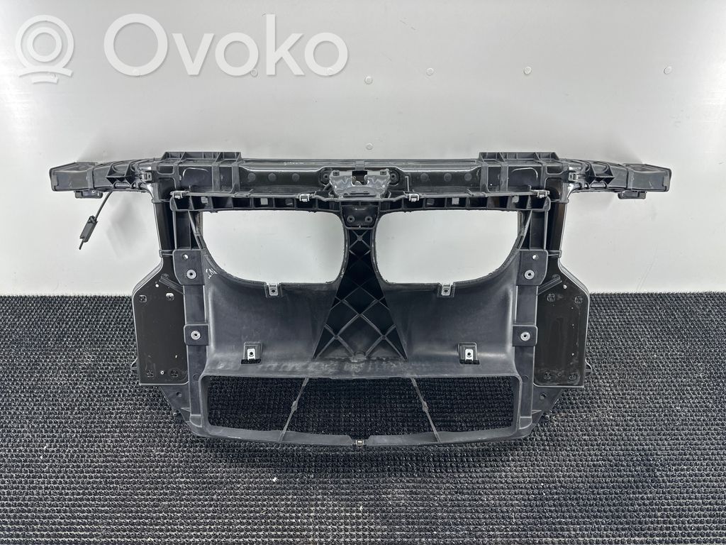 BMW 1 E81 E87 Radiatorių panelė 