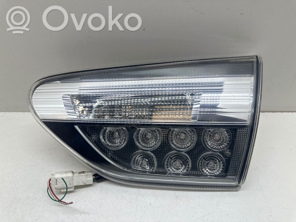 Toyota Wish (AE20) Lampă spate în capacul portbagajului 