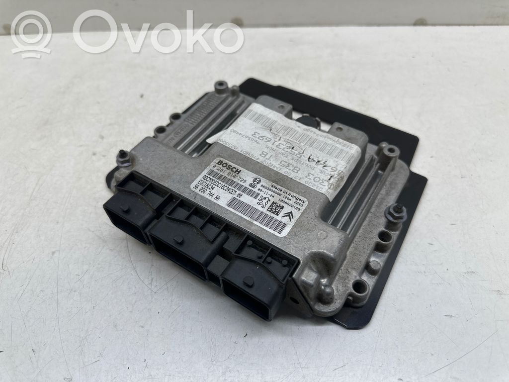 Peugeot 3008 I Engine control unit/module 