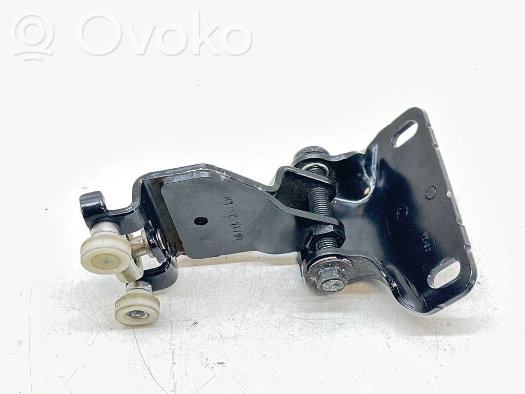 Prowadnica rolkowa drzwi bocznych / przesuwanych / Zawias środkowy   2K7843303B