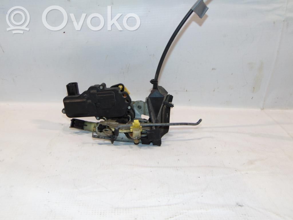 Priekšpusē slēdzene   6F2Z1621813AA,4L2Z78218A43AB