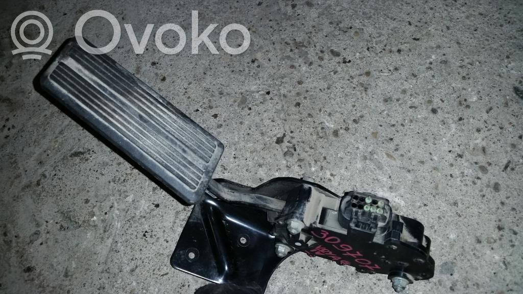 Accelerator throttle pedal   04861650AA