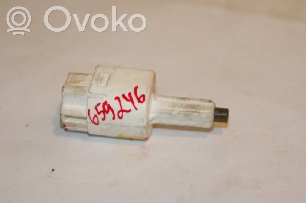 Mitsubishi Lancer Jarrupolkimen anturin kytkin 