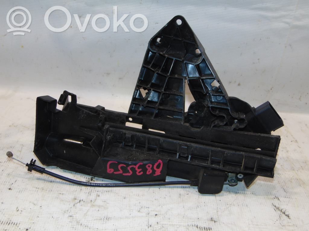 Ford Focus Priekšpusē slēdzene 