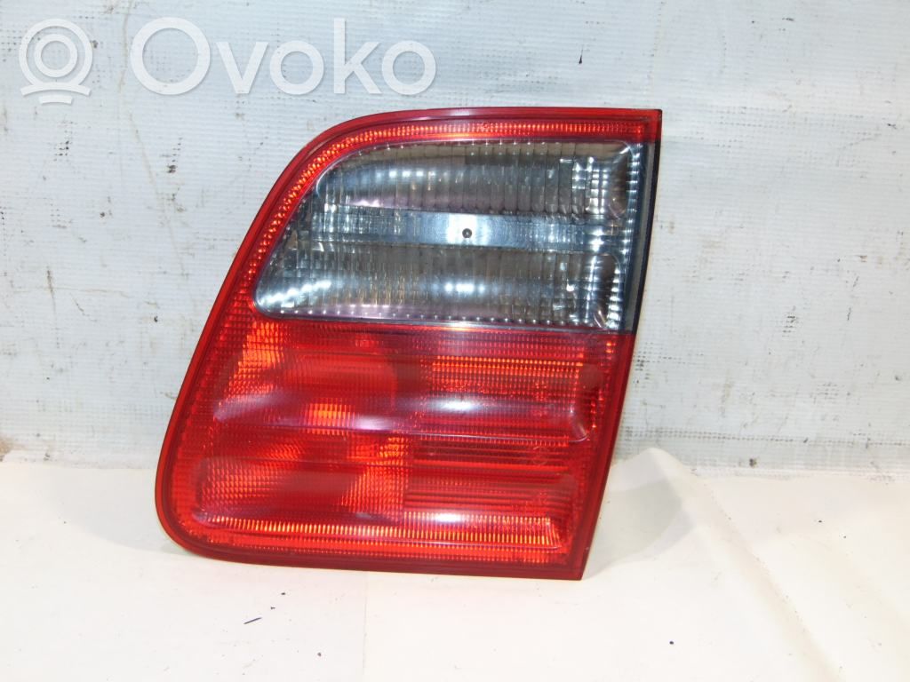 Mercedes-Benz E W210 Lampy tylnej klapy bagażnika 