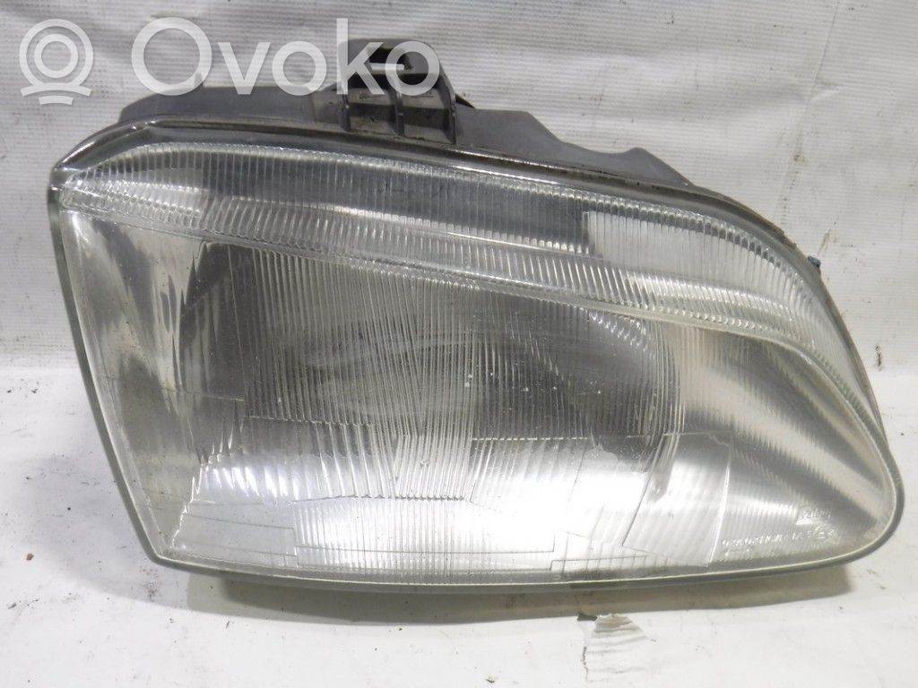Lampa przednia   260101792R