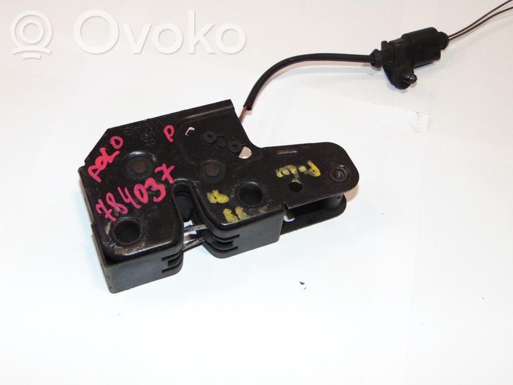 Volkswagen Polo Engine bonnet/hood lock/catch 