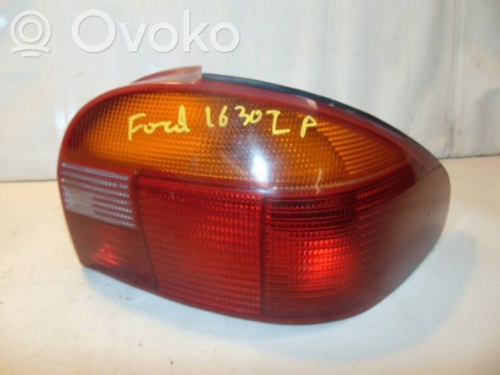 Ford Mondeo MK I Feux arrière / postérieurs 
