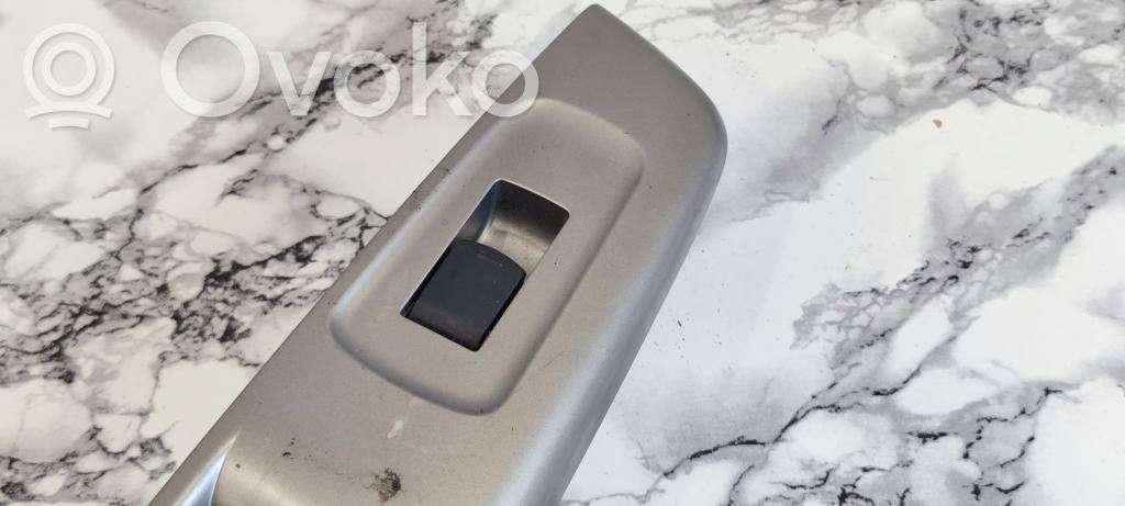Electric window control switch   83071FG110