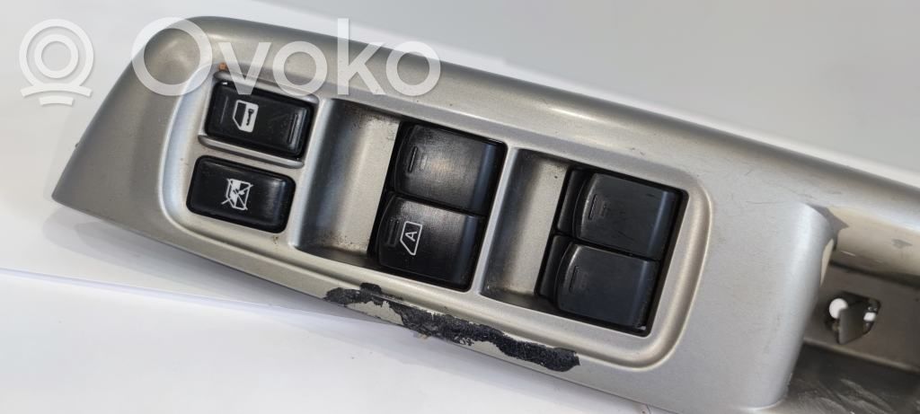 Zestaw przełączników i przycisków   83071FG090