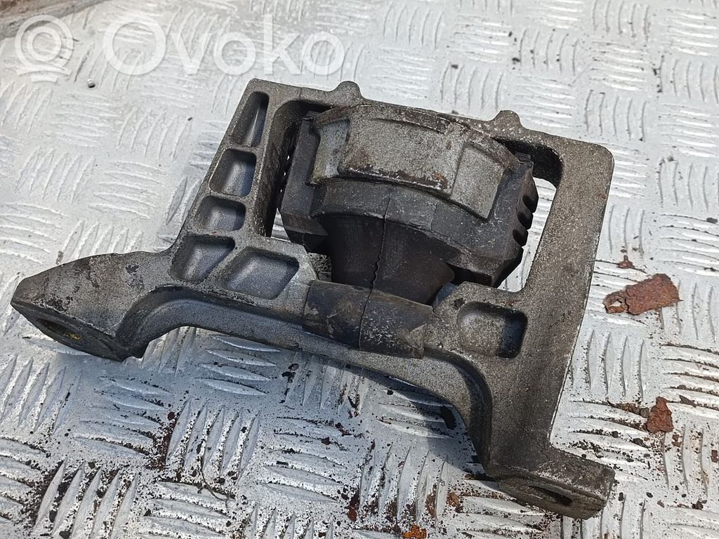 Engine mount bracket   31401666
