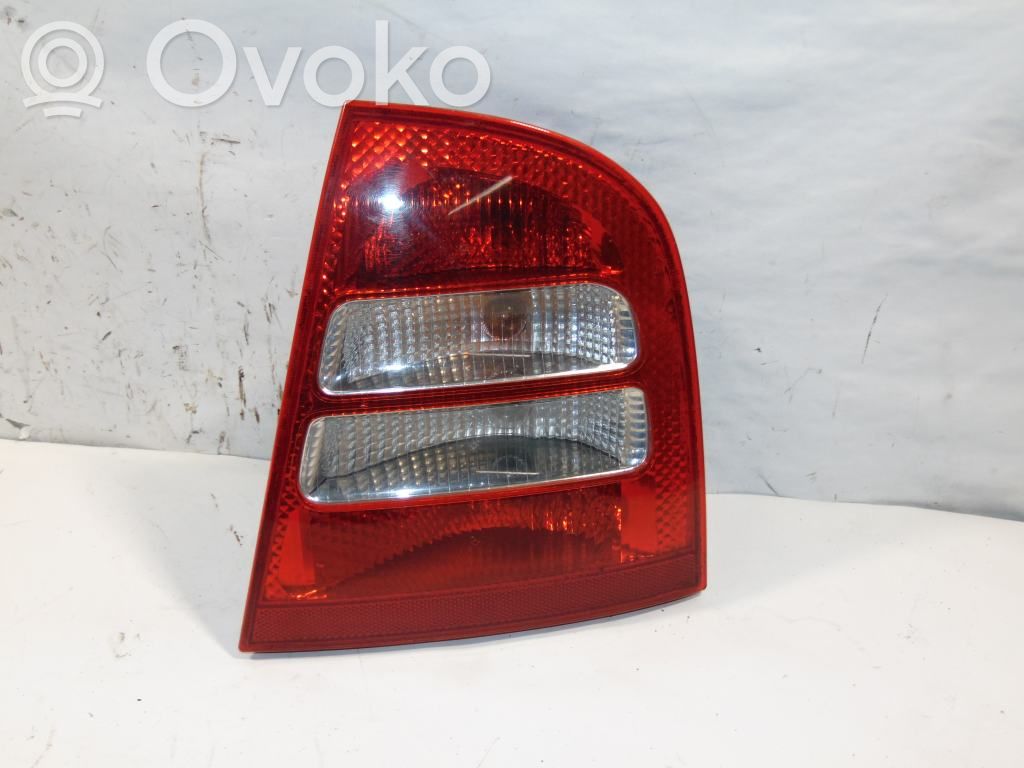 Lampa tylna   1U6945112C,1U6945096,XU3X13404BA