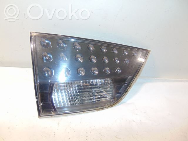 Mitsubishi Outlander Takaluukun takavalot 