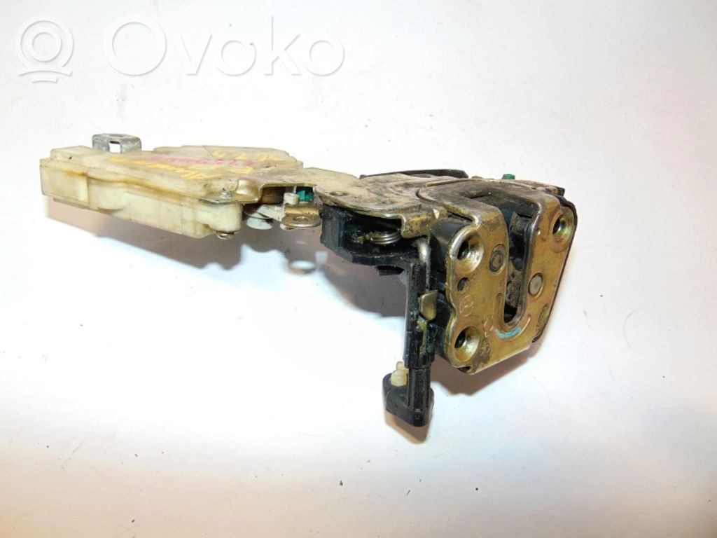 Nissan Almera N16 Zamek drzwi przednich 
