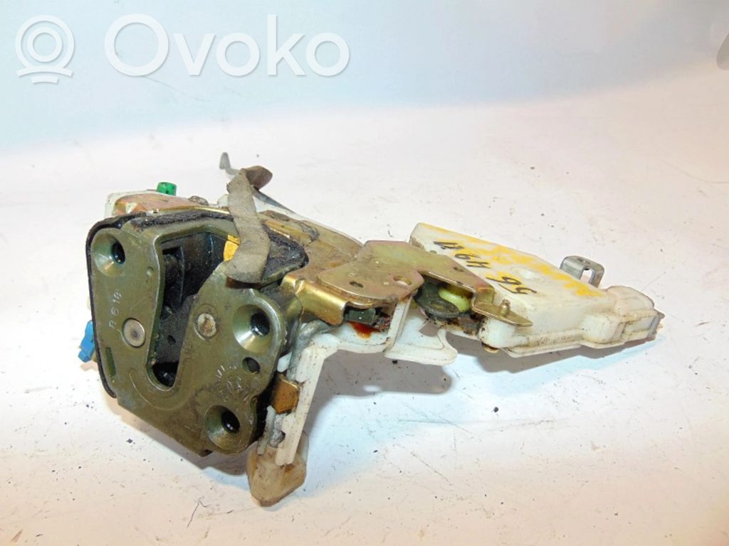 Nissan Almera Serratura portiera anteriore 