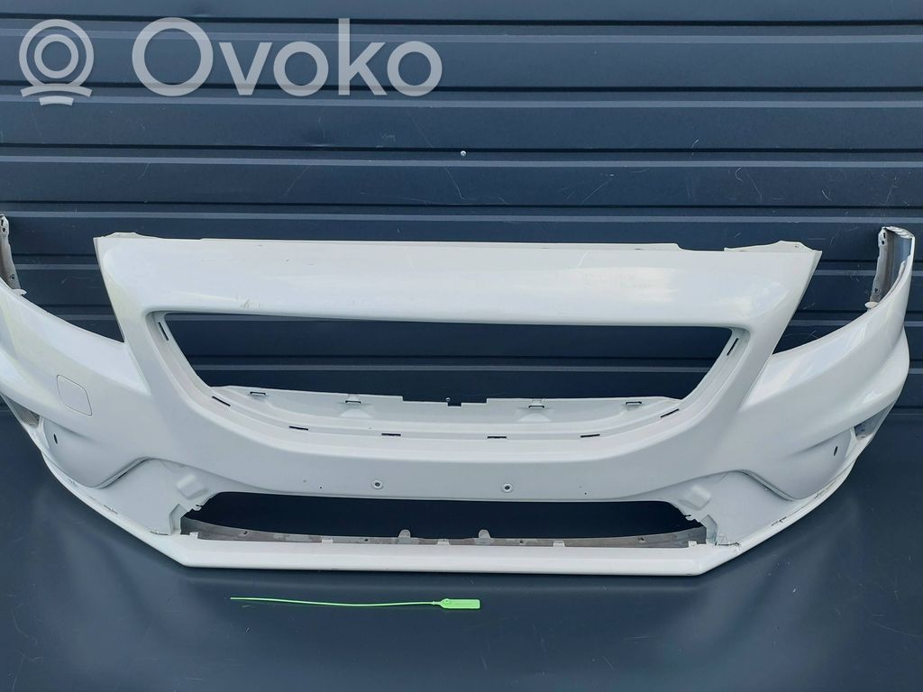 Volvo V40 Priekinis bamperis 