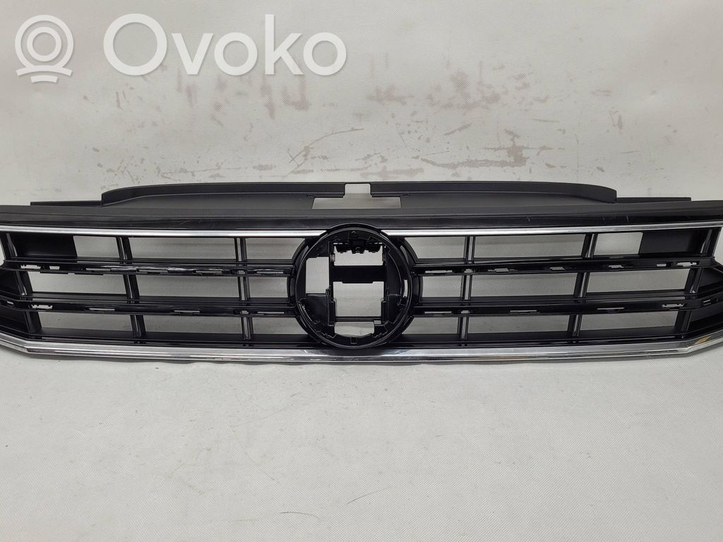 Volkswagen PASSAT B8 Maskownica / Grill / Atrapa górna chłodnicy 