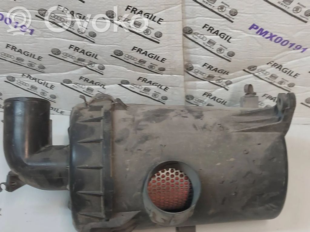 Toyota Granvia Obudowa filtra powietrza 