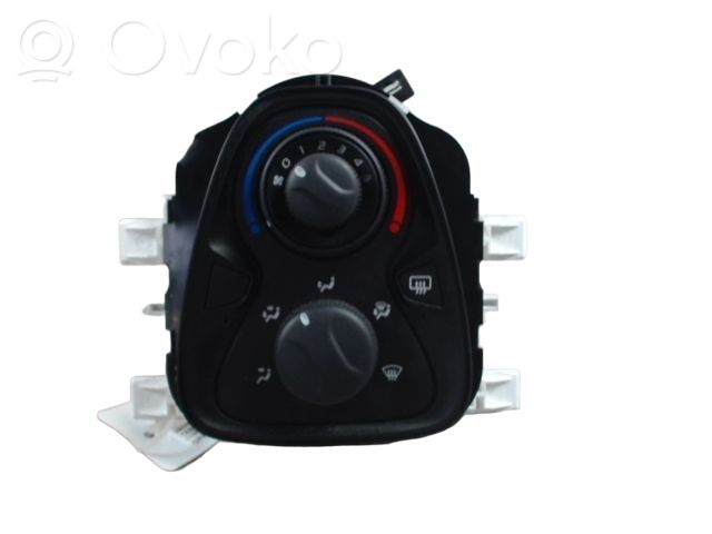 Peugeot 108 Climate control unit 