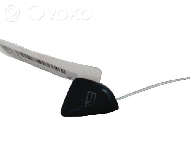 Electric window control switch   1571470,0440089,10570480,10571470,111252,1365209,1400937,1516489,1570480,1571469,1571470,516489,570480,571469,571470,8110819SX