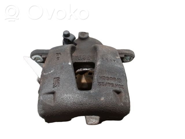 Opel Corsa D Zacisk hamulcowy przedni 