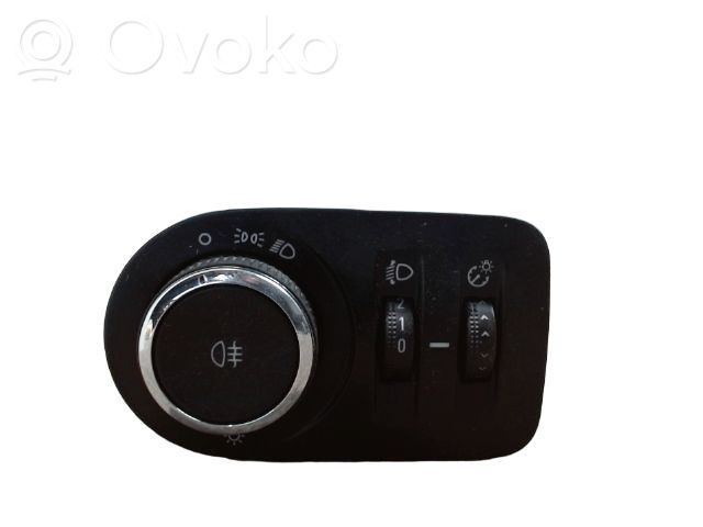 Light switch   20941129,01241055,01241186,013303268,020941129,020964880,0916347,1241055,1241186,13303268,13470443,150099410,208222,20941129,20964880,2103398,23398