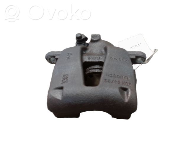 Opel Corsa D Zacisk hamulcowy przedni 