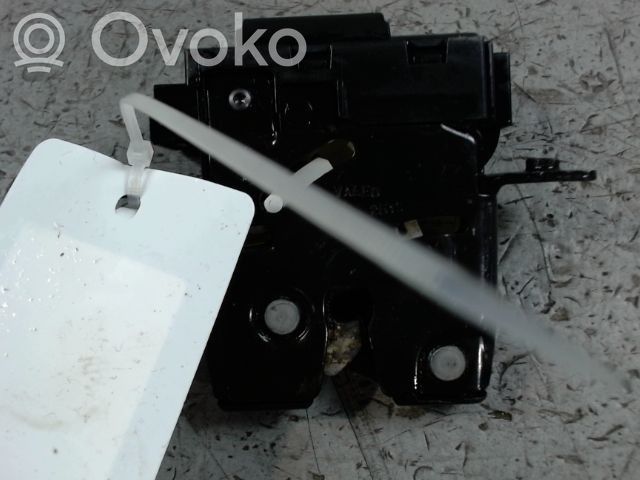 Nissan Qashqai Замок грузовой двери