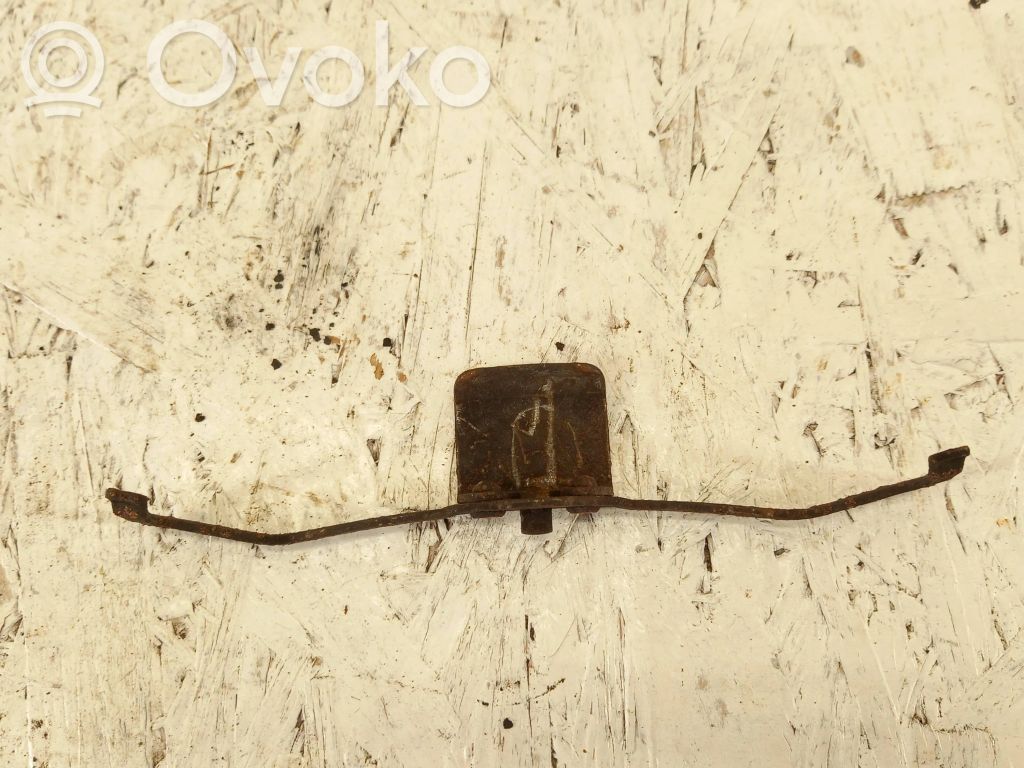 Front brake pad spring