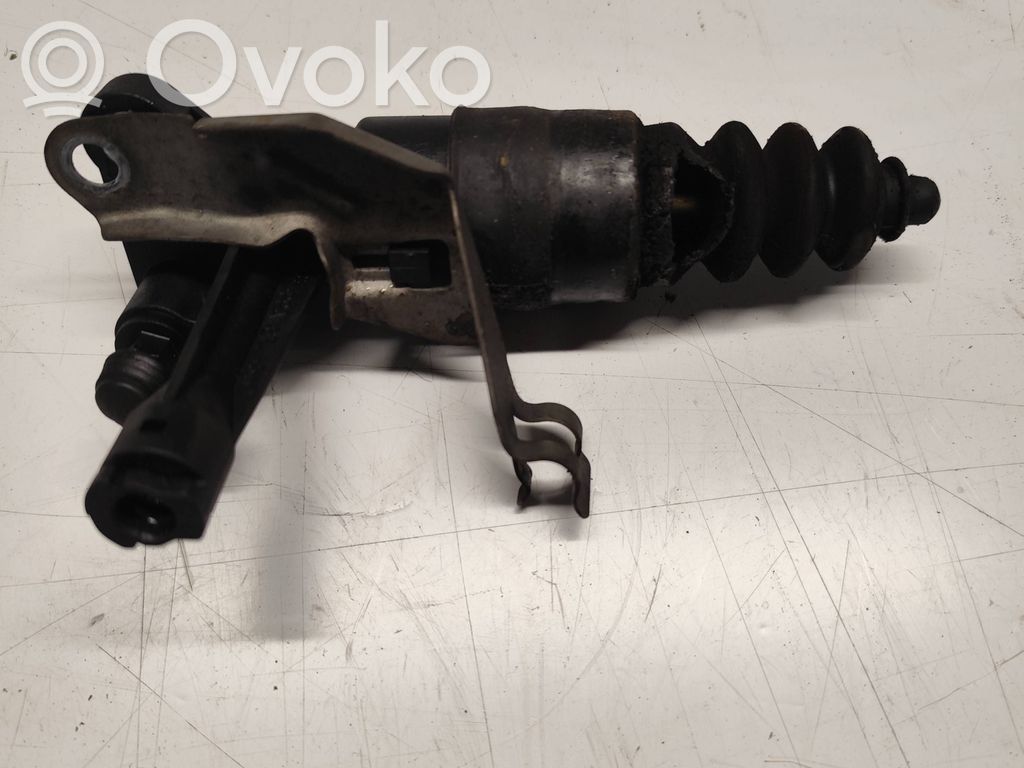 Audi A4 S4 B6 8E 8H Kytkimen apusylinteri 