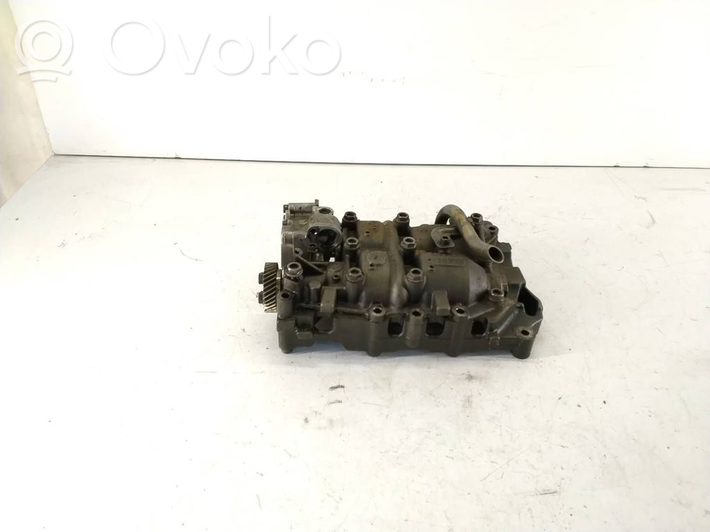 Volkswagen PASSAT B6 Oil pump 