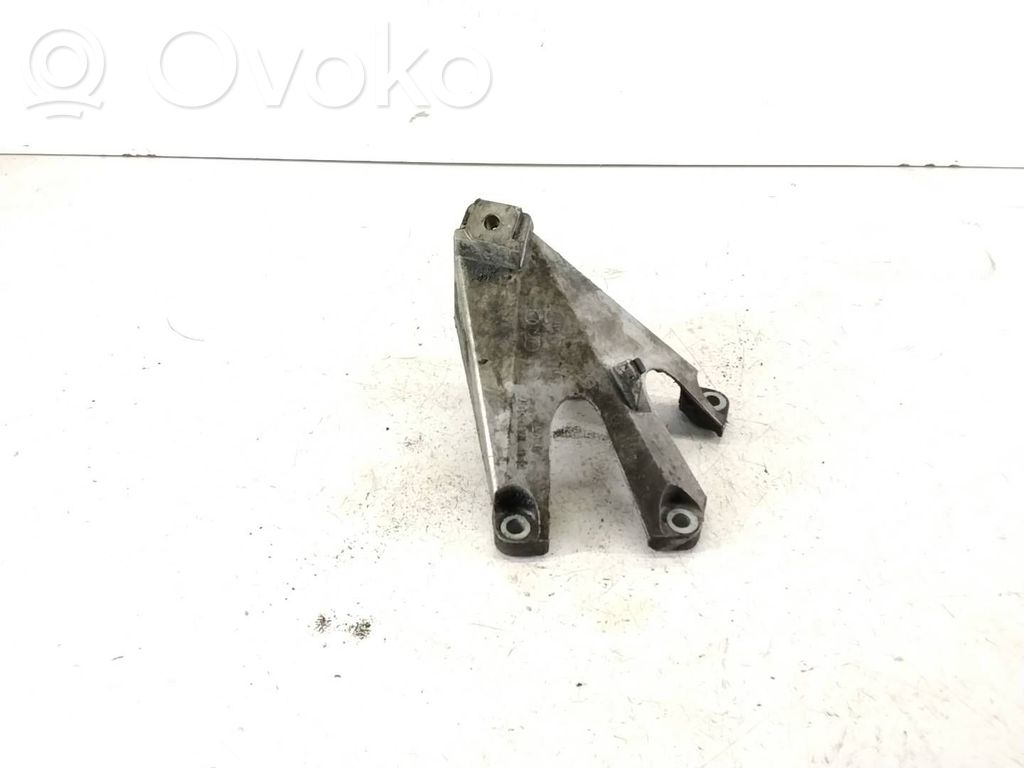 Engine mounting bracket   8E0199307F
