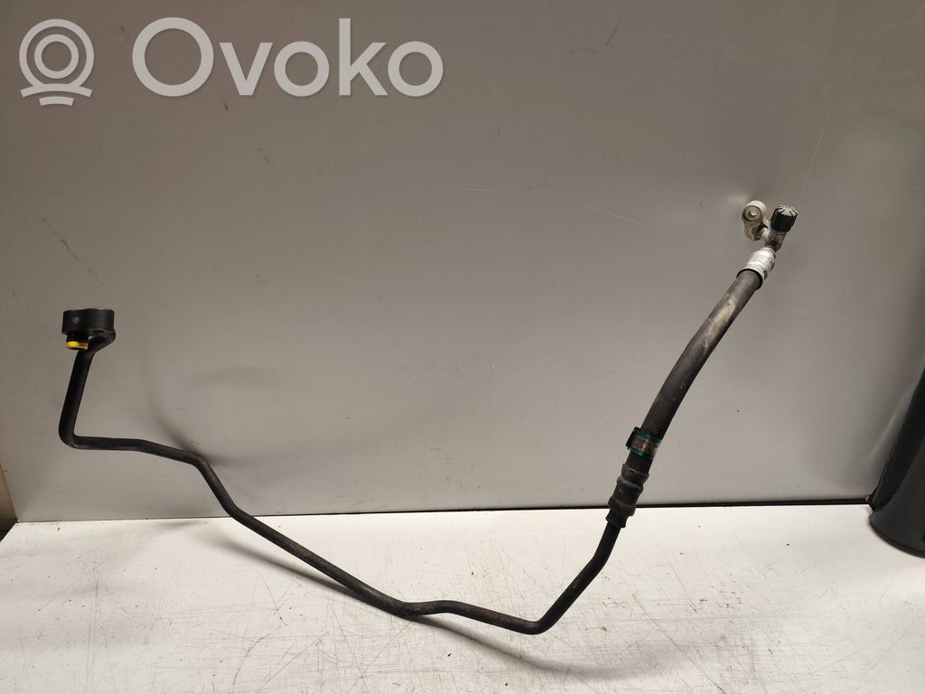 BMW 3 E46 Ilmastointilaitteen putki (A/C) 