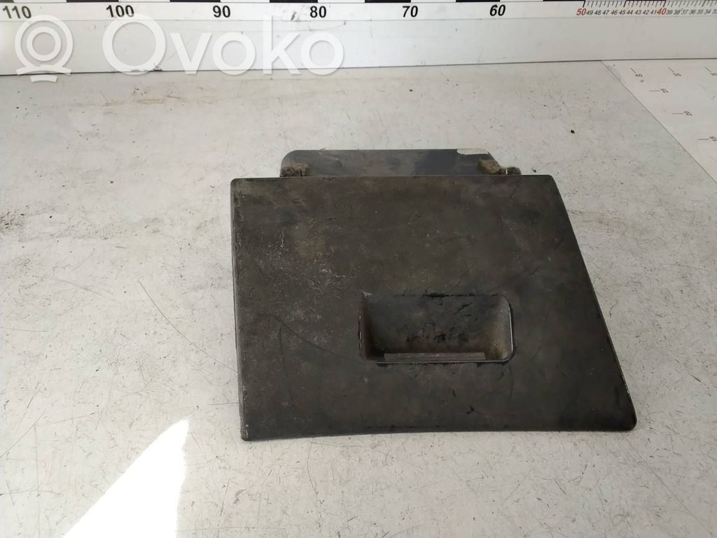 Glove box   8197492