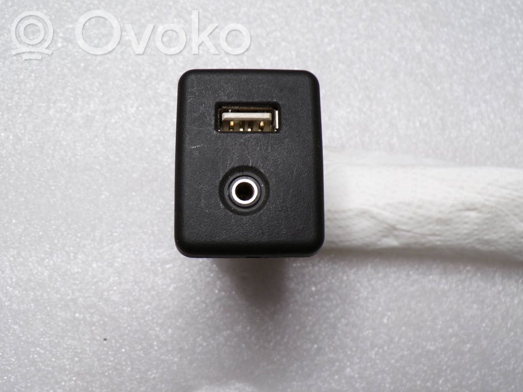 Opel Insignia A Enchufe conector USB 