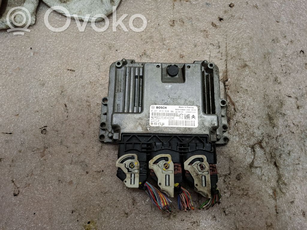 Peugeot 208 I Engine control unit/module 