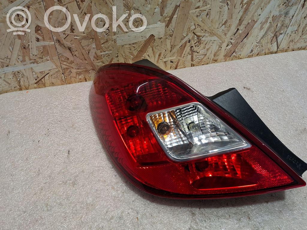 Opel Corsa D Aizmugurējais lukturis virsbūvē 