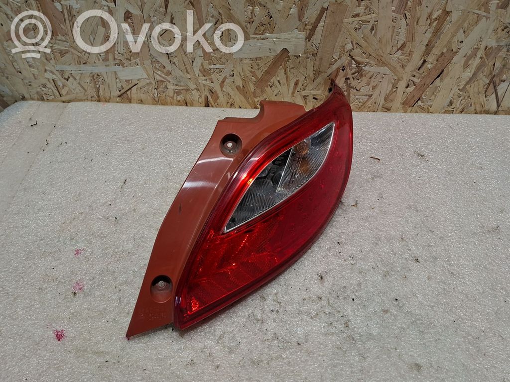 Mazda 2 Galinis žibintas kėbule 