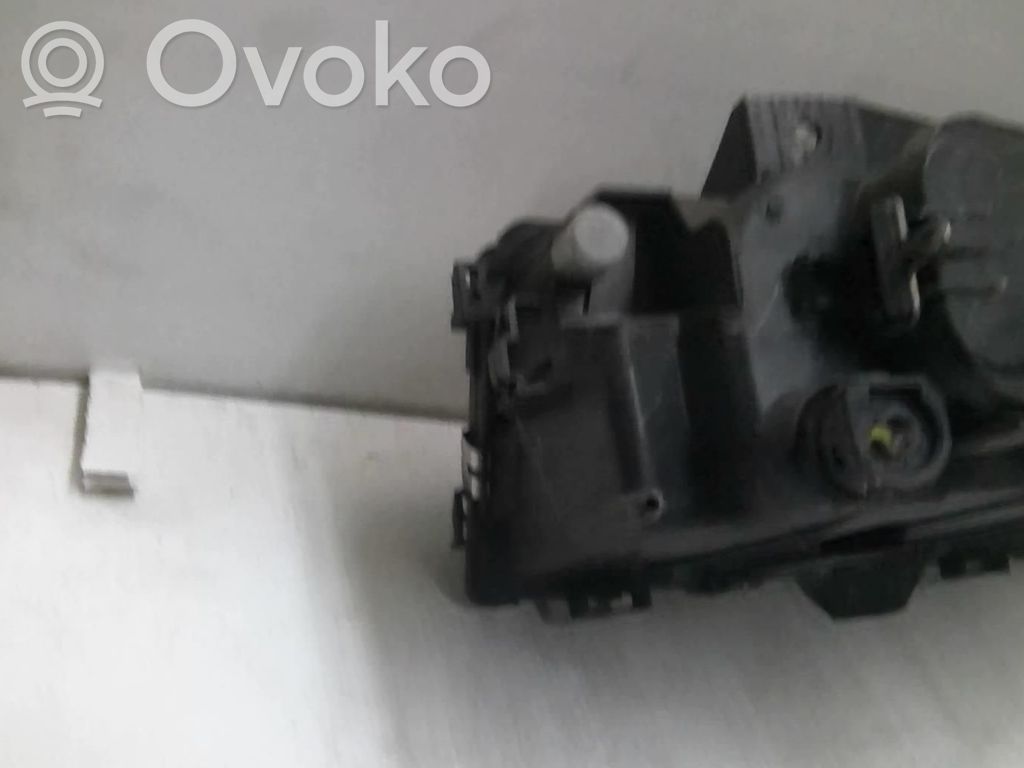 Scheinwerfer   95667947