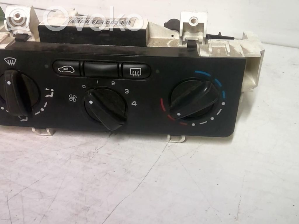 Peugeot 1007 Climate control unit 