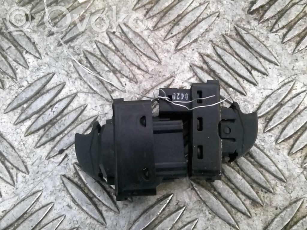 Comutator comandă geamuri electrice   00006490HQ