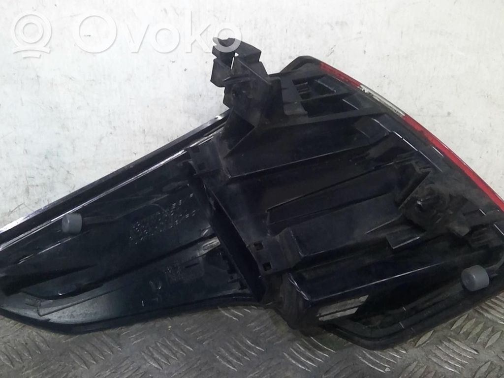 Citroen C4 I Picasso Lampă spate în caroserie