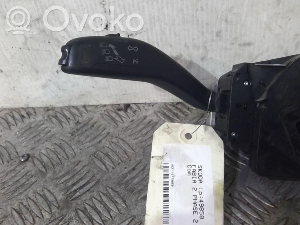 Skoda Fabia Mk2 (5J) Bloc semnalizator și ștergător parbriz 
